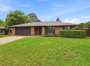 408 Christine Ct, Euless, TX 76039
