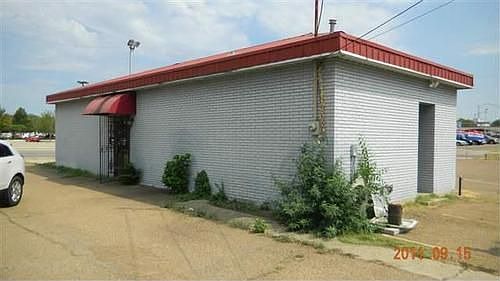 1st image of 905 Texas Blvd