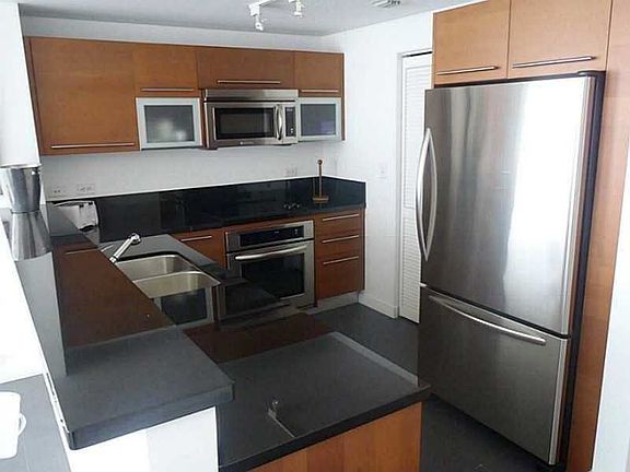 3rd image of 253 NE 2nd St APT 3300