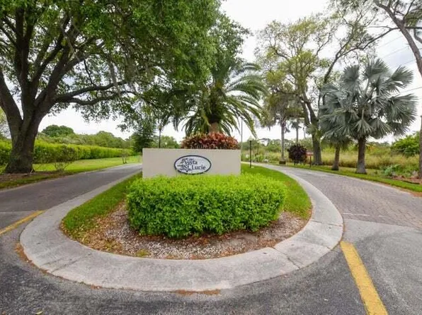 7 Lake Vista Trl, Port Saint Lucie, FL
