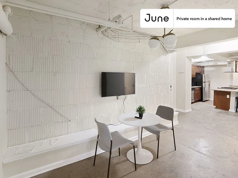 1815S N St SE #E — Photo 11