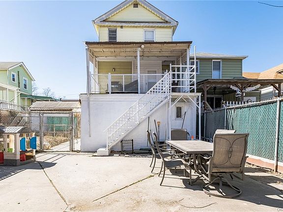 4th image of 410 Saint Lawrence Ave