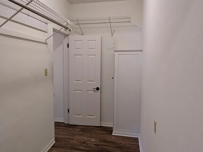 208 N La Peer Dr #7 — Photo 18
