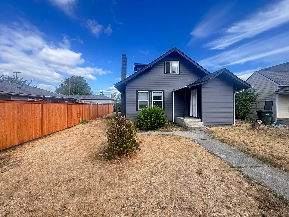 824 G St