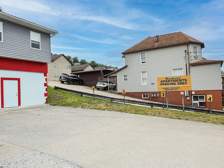 726 Beechurst Ave — Photo 3