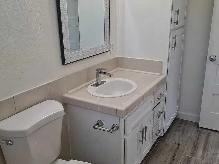 Remodeled 1 Bedroom Unit in Orange — Photo 7