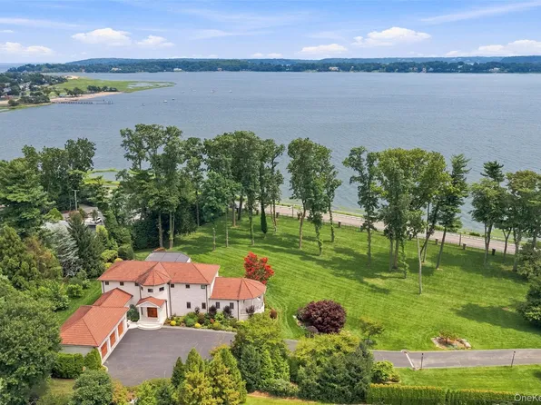 900 W Shore Road, Mill Neck, NY 11771