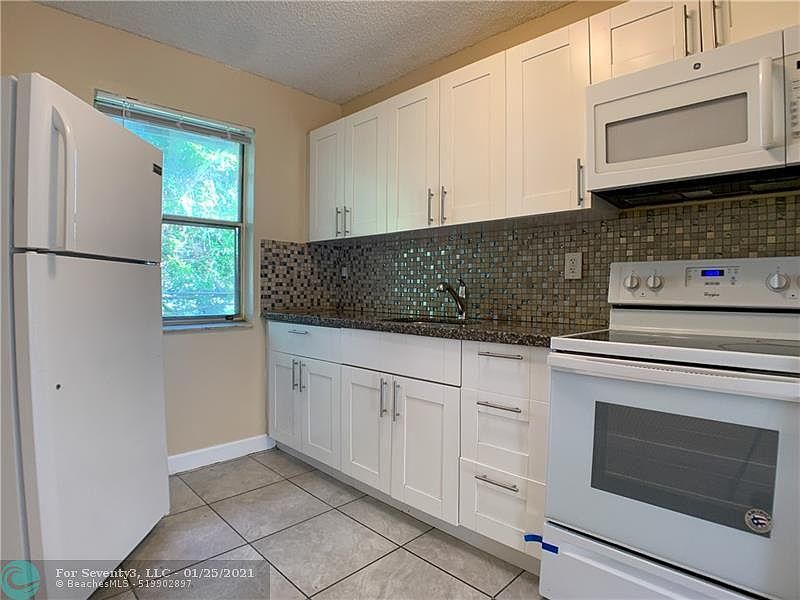 1st image of 221 NW 12th St #2