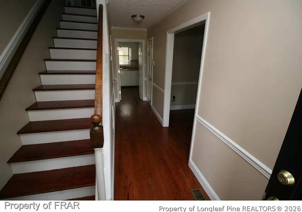 3 bed, 2.5 bath, 1800 sqft, $1,700 — Photo 2