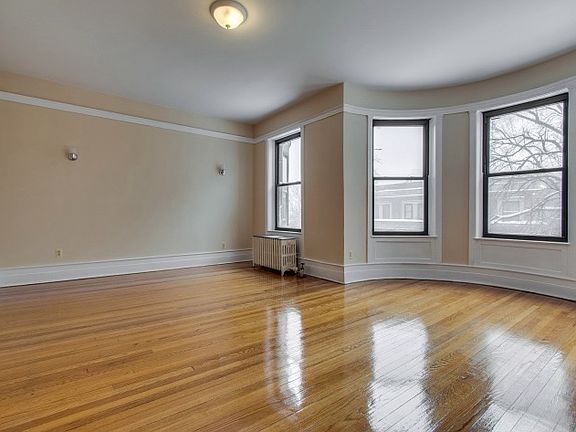 3rd image of 5010 S Dorchester Ave #10