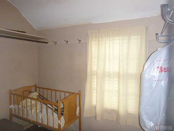 3rd image of 2372 Kensington Ave