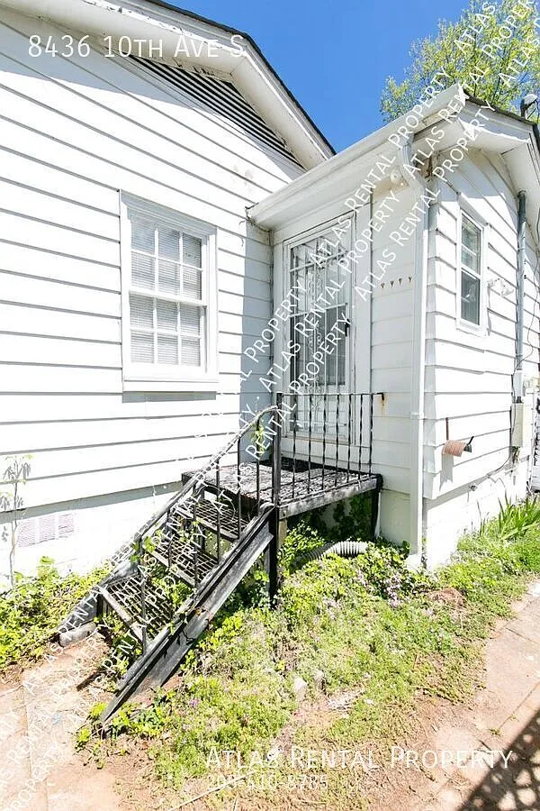 Move-In Ready East Lake Beauty on a Gorgeous Corner Lot! — Photo 4