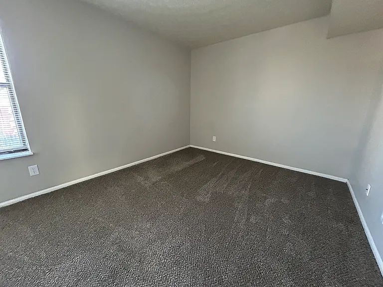 Emberwood Apartments — Photo 9