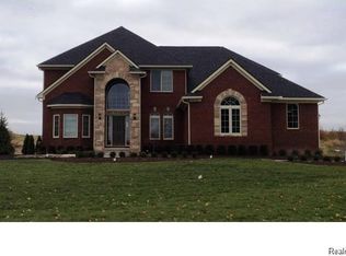 24707 Ravine Dr, South Lyon, MI 48178