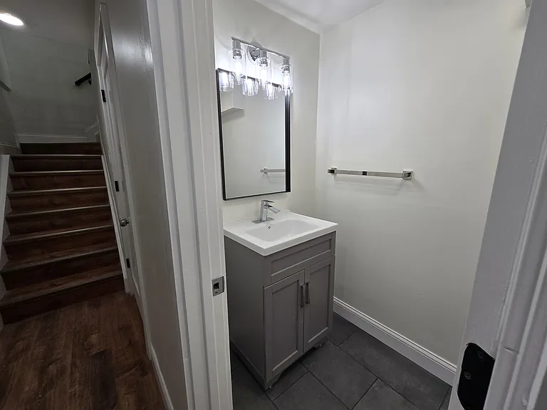 6305 Englewood Ave #2 — Photo 23