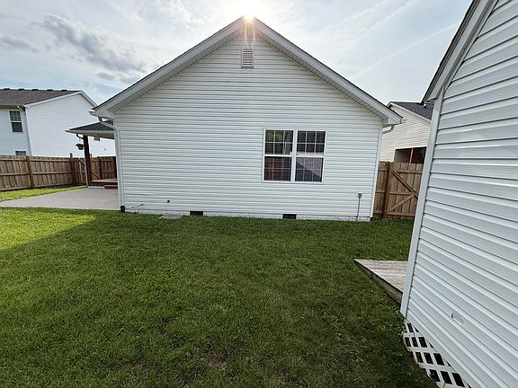 4th image of 324 Oxford Cir