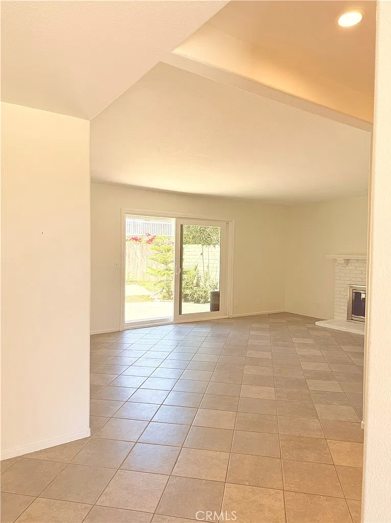 3 bed, 1431 sqft, $5,200 — Photo 3