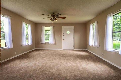 4th image of 10875 Glen Oaks St