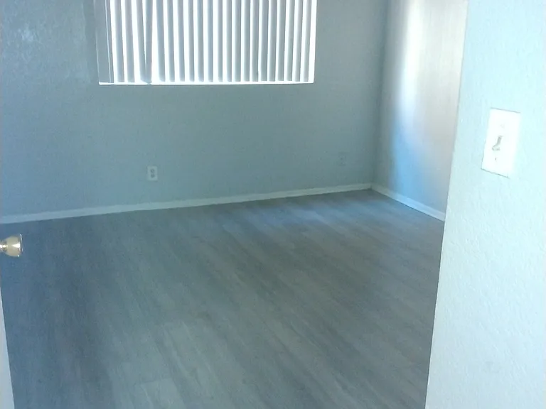 Village Glen Apartments — Photo 8