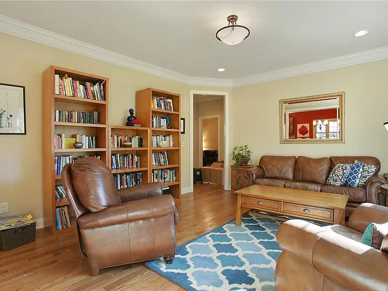 1084 Country Ln NE — Photo 3