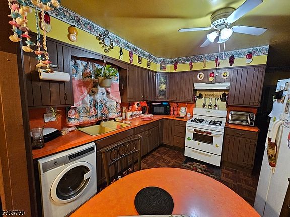 4th image of 60 Murray Ave #2