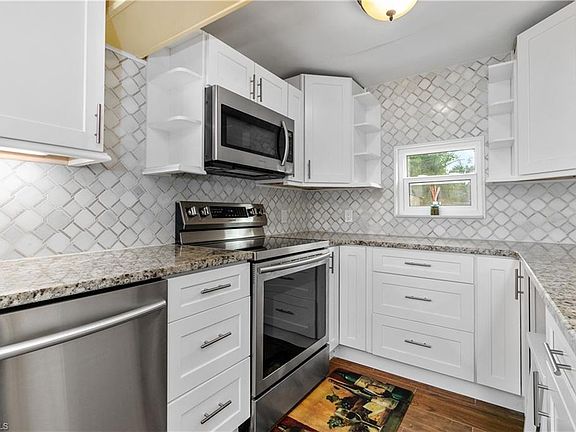 4th image of 2324 Altamont Ave