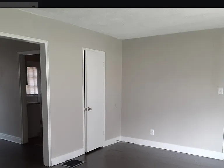 44th Street Apts. — Photo 2