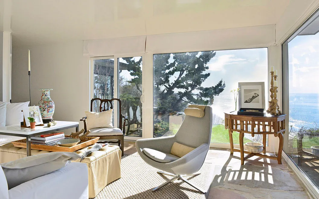 Designer's Oceanfront Rental — Photo 4