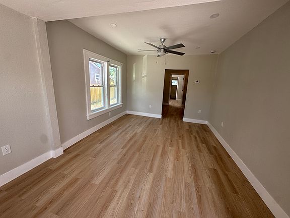 4th image of 947 James Ave S APT A