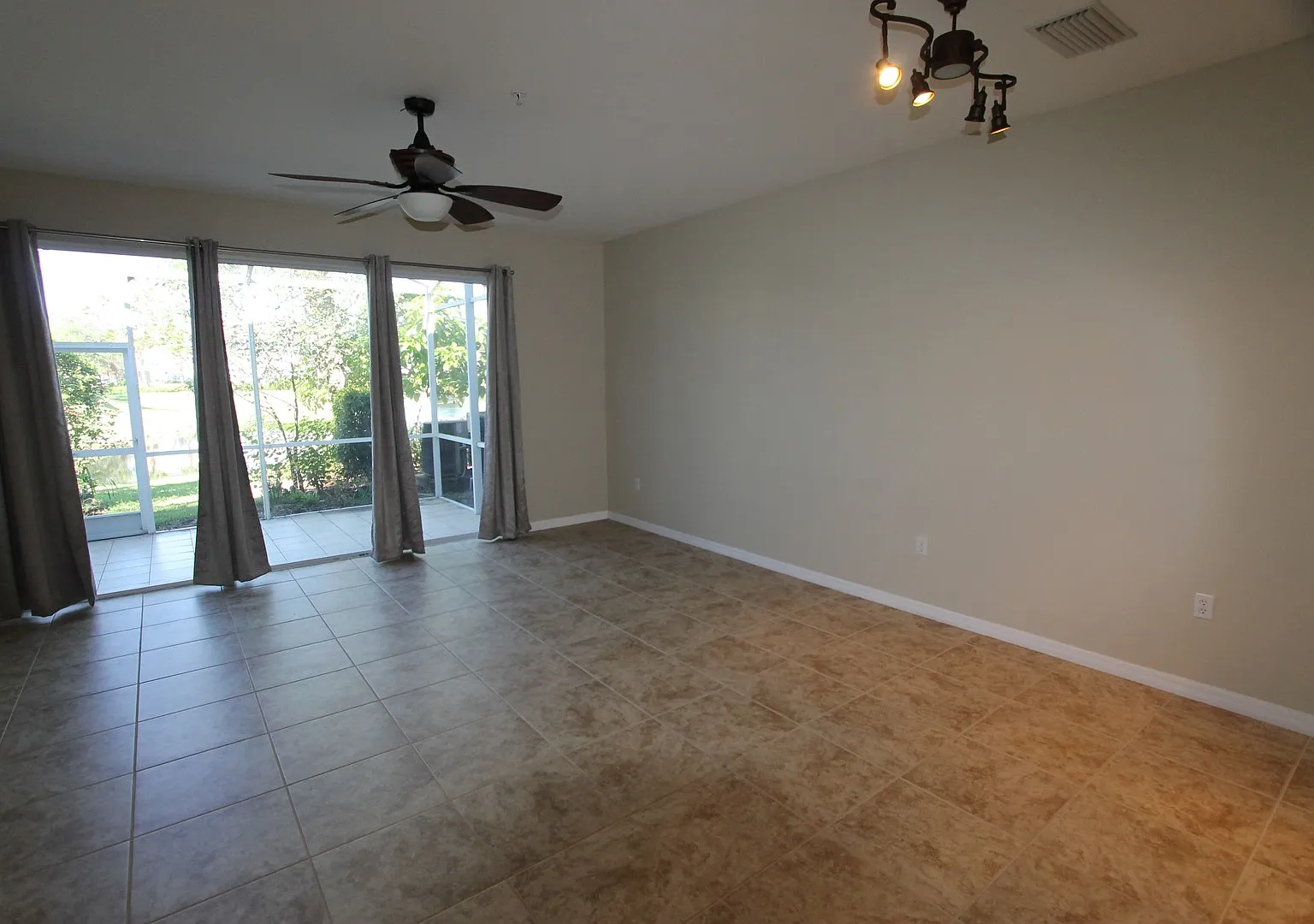 ** Stratford Place ** 3 Bed / 2.5 Bath / 1-Car Garage - Unfurnished Annual — Photo 4