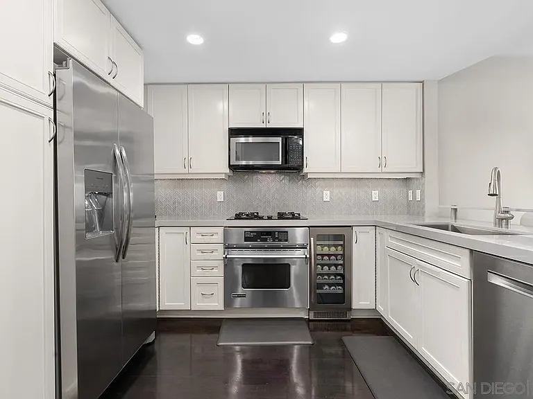 555 Front 1501 #1501 — Photo 19