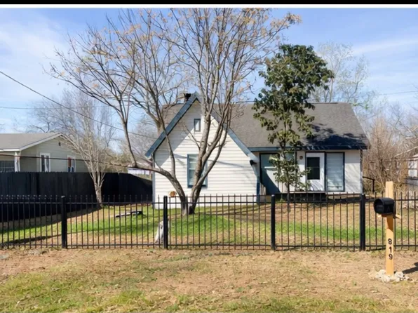 819 Sams Dr, San Antonio, TX 78221