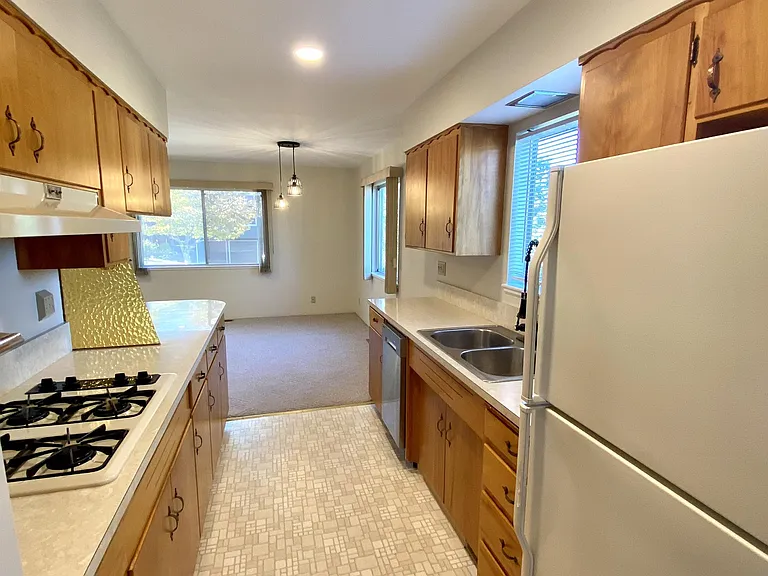340 Wiley St — Photo 4