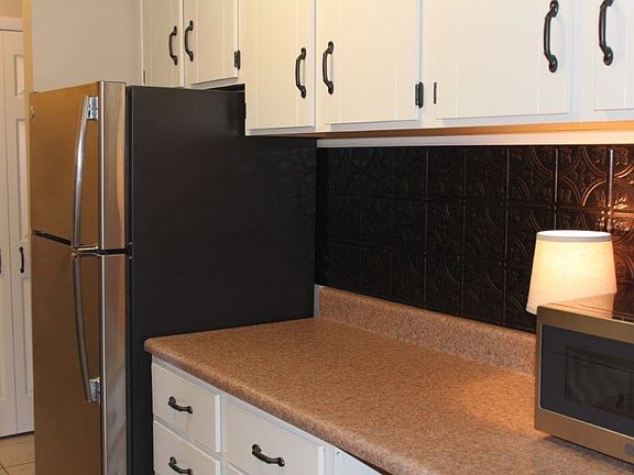 Sleek backsplash