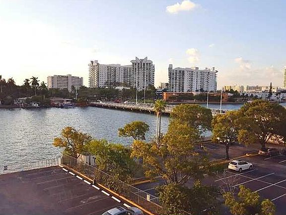 5th image of 1455 N Treasure Dr APT 5C
