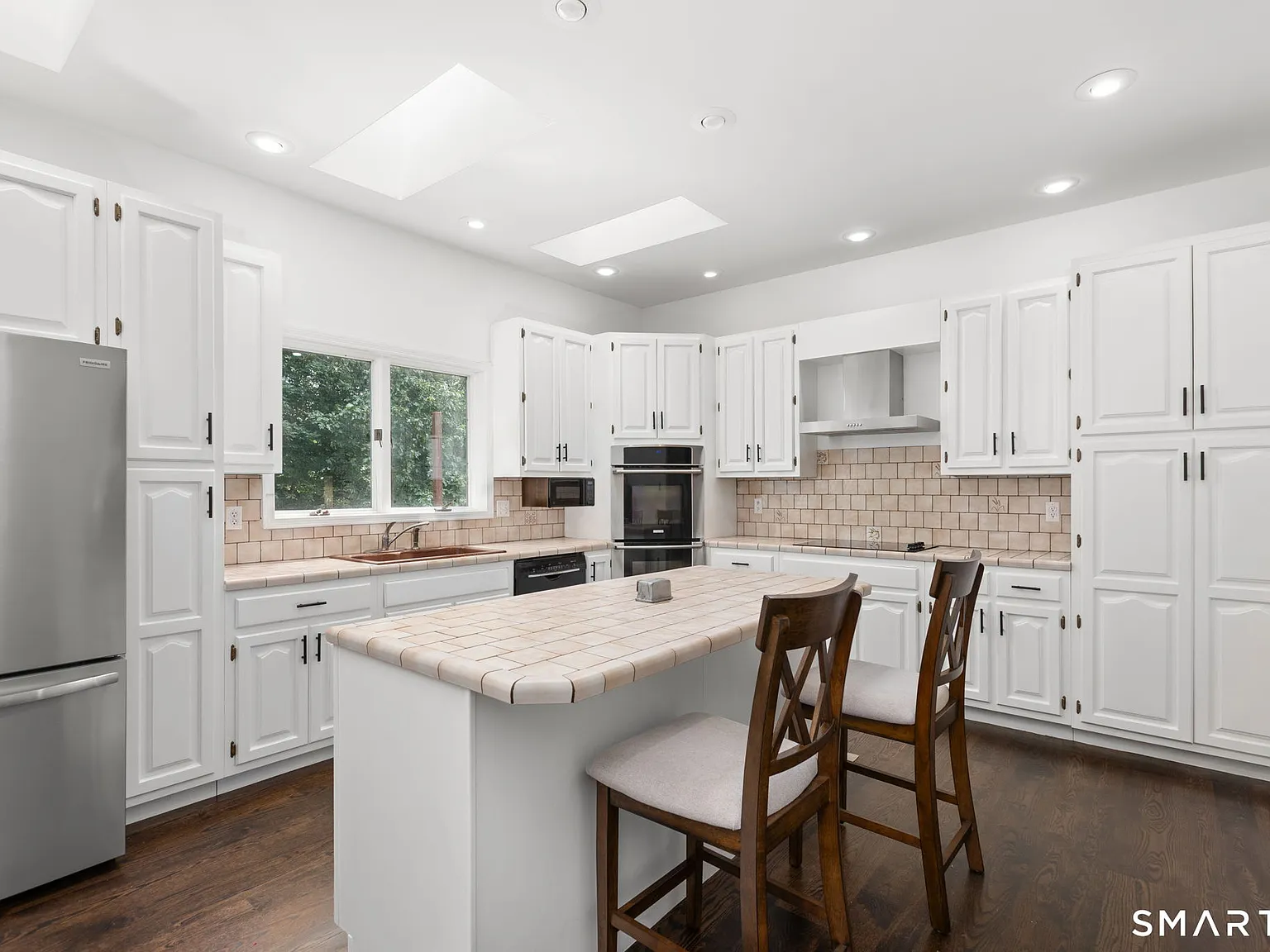 4 bed, 3.5 bath, 4599 sqft, $6,000 — Photo 4