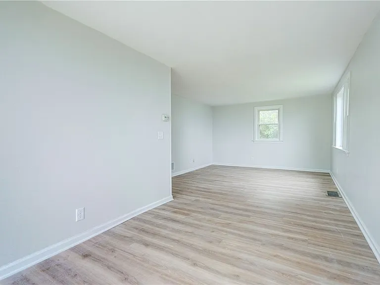 904 Lake Rd — Photo 10
