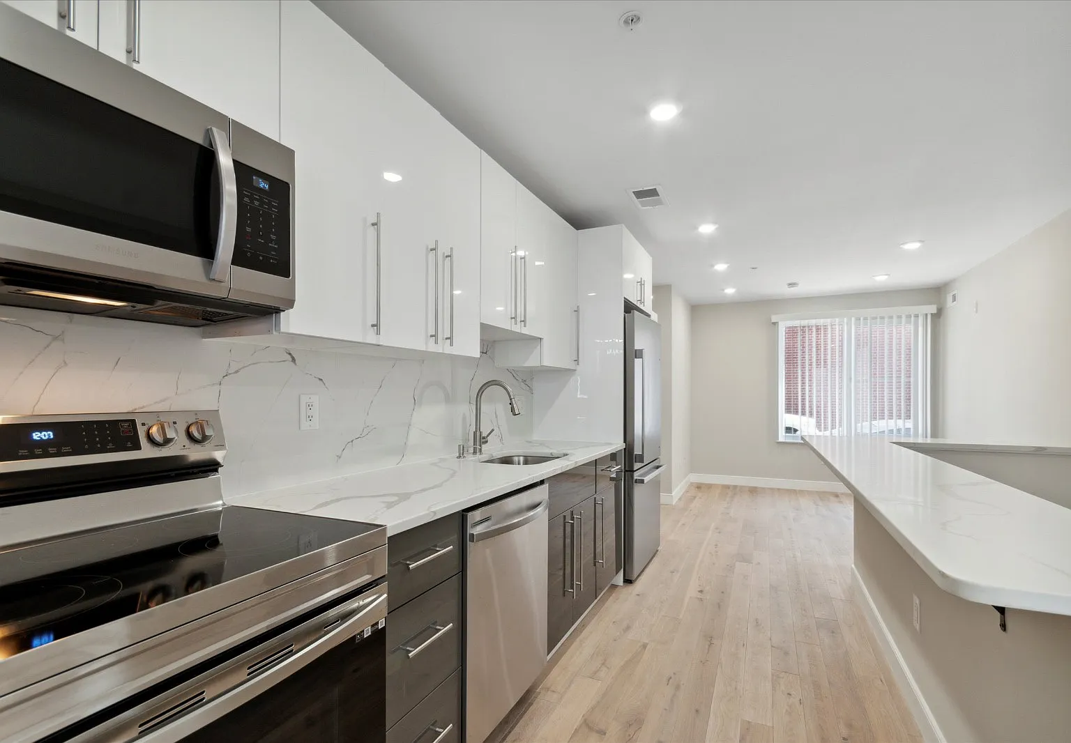 1 bed, 1.5 bath, 605 sqft, $1,450 — Photo 3