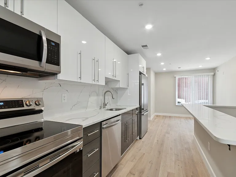920 Marshall St #1 — Photo 3
