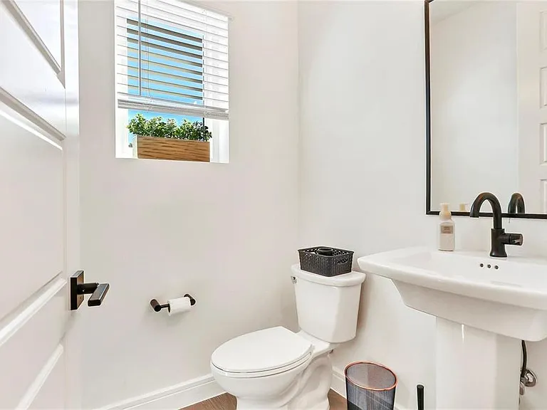 212 E Pineloch Ave — Photo 13
