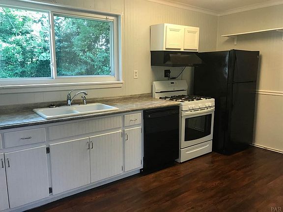 3rd image of 3 Pleasant Ave