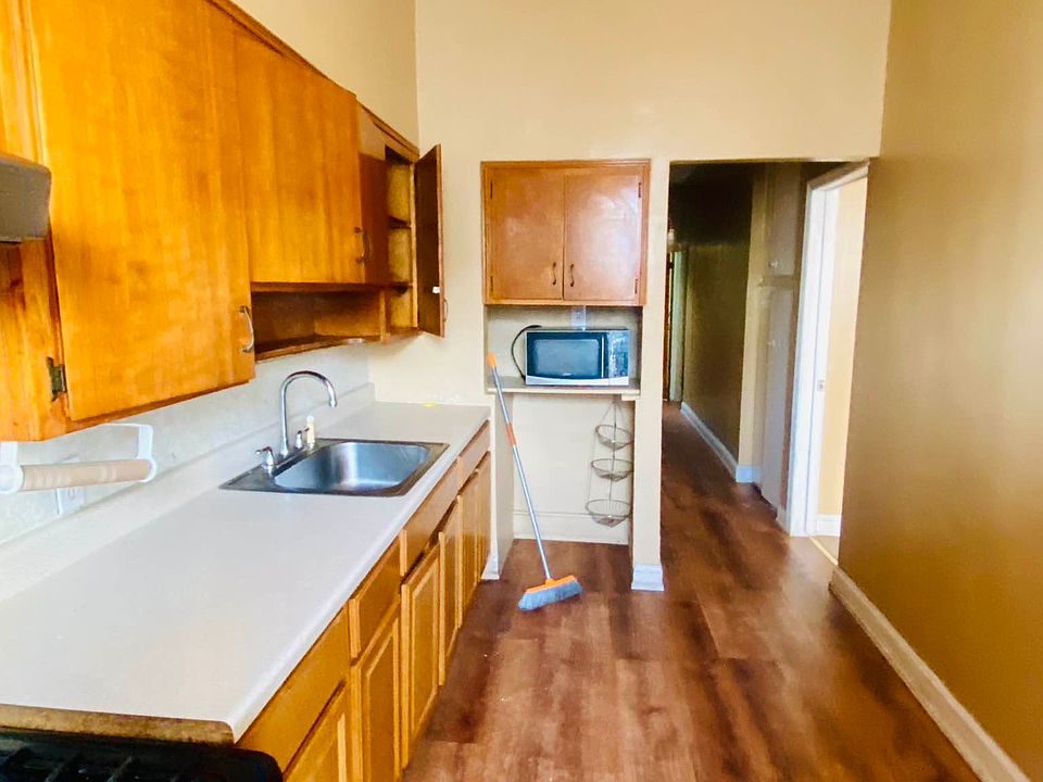 1st image of 1422 Hancock St Floor 2