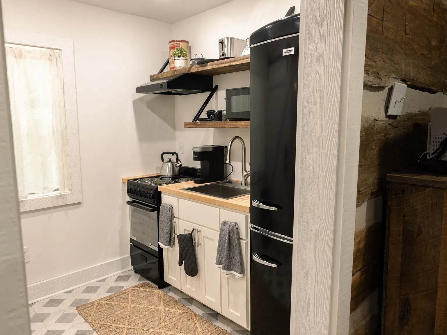 1 bed, 1.0 bath, 1650 sqft, $2,200 — Photo 4