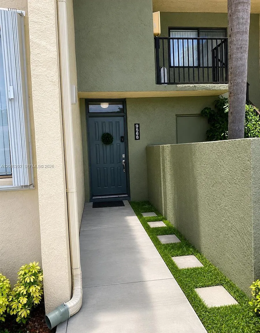 Patios Of Oakwood Condo — Photo 1