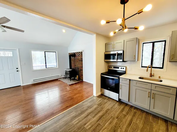 4719 Norwood Ln, Tobyhanna, PA 18466