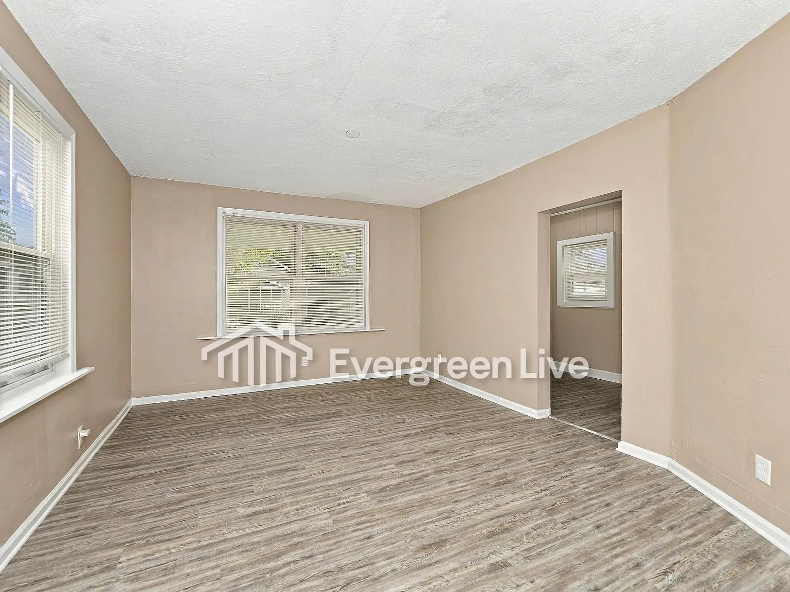 3 bed, 1.0 bath, 1170 sqft, $1,395 — Photo 3