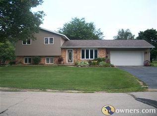 118 Niehoff Dr, Fall River, WI 53932