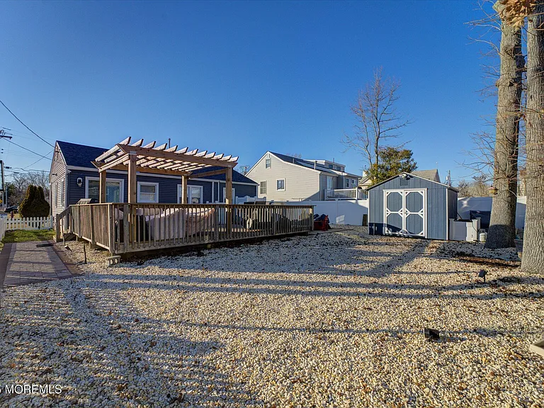 515 Stone Harbor Ave — Photo 17