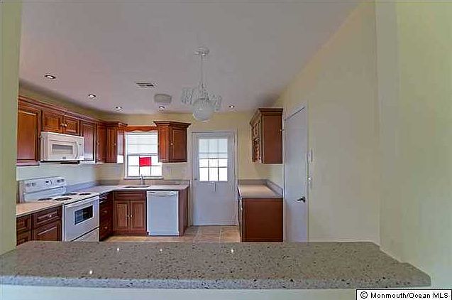 2nd image of 936 Thornhill Court #A