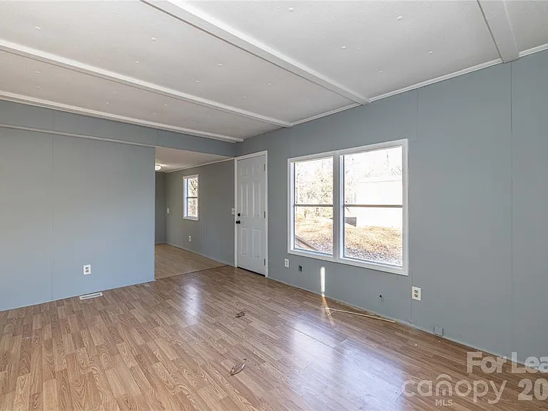 126 Poe Dr — Photo 15
